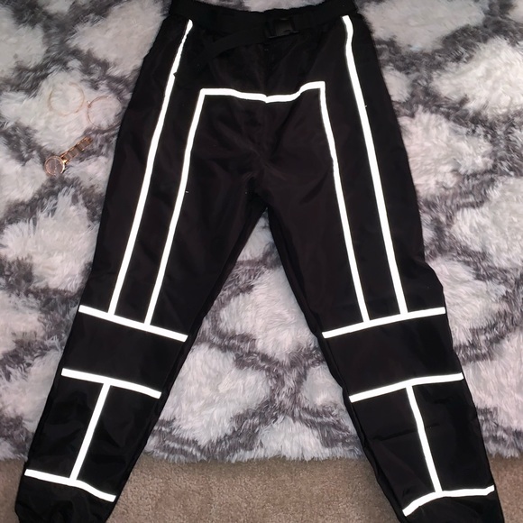 FINAL SALE! PrettyLittleThing Reflective pants - Picture 2 of 3